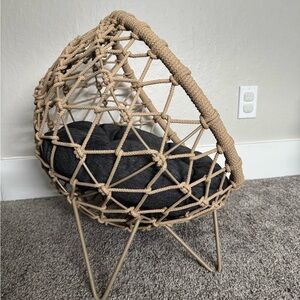 T.J.Maxx Beige and Charcoal Pet Nest